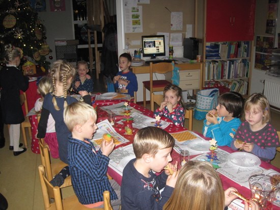 Ouders verzorgen de kerstmaaltijd