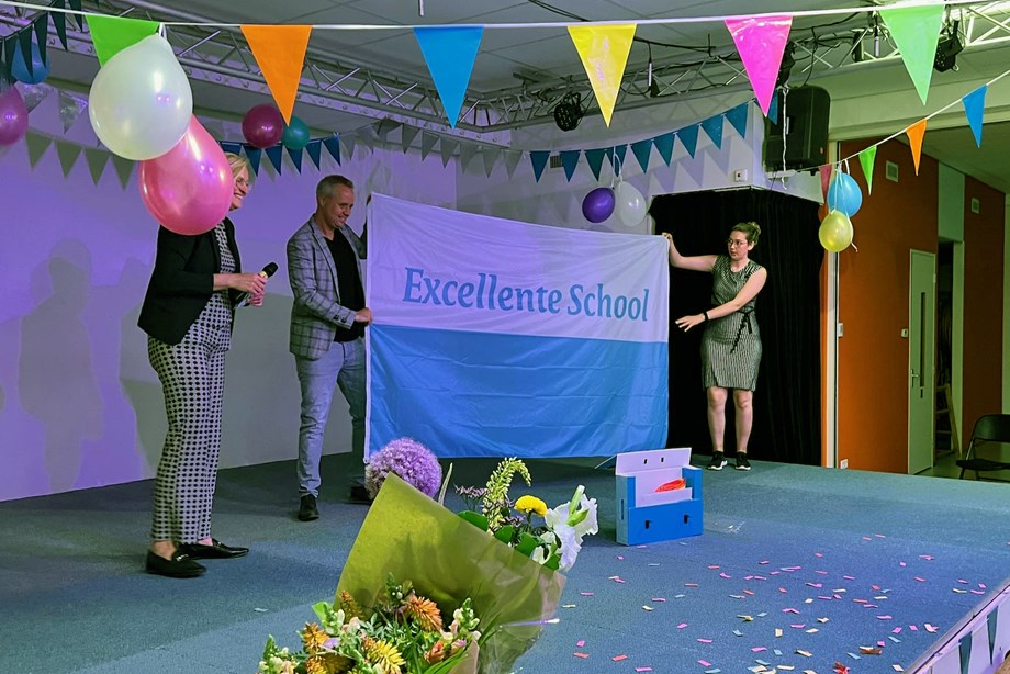 Feestelijke uitreiking rapport excellente school